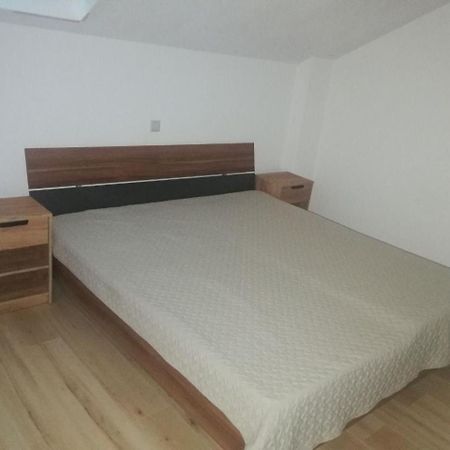 Schoene Dachgeschosswohnung Im Herzen Von Deidesheim Exterior foto
