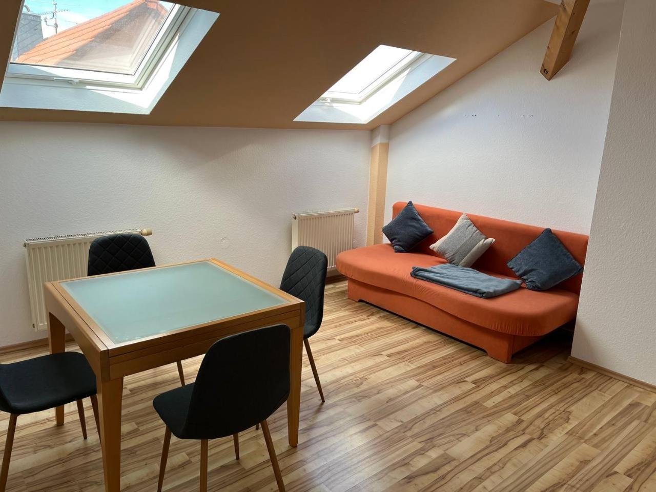 Schoene Dachgeschosswohnung Im Herzen Von Deidesheim Exterior foto